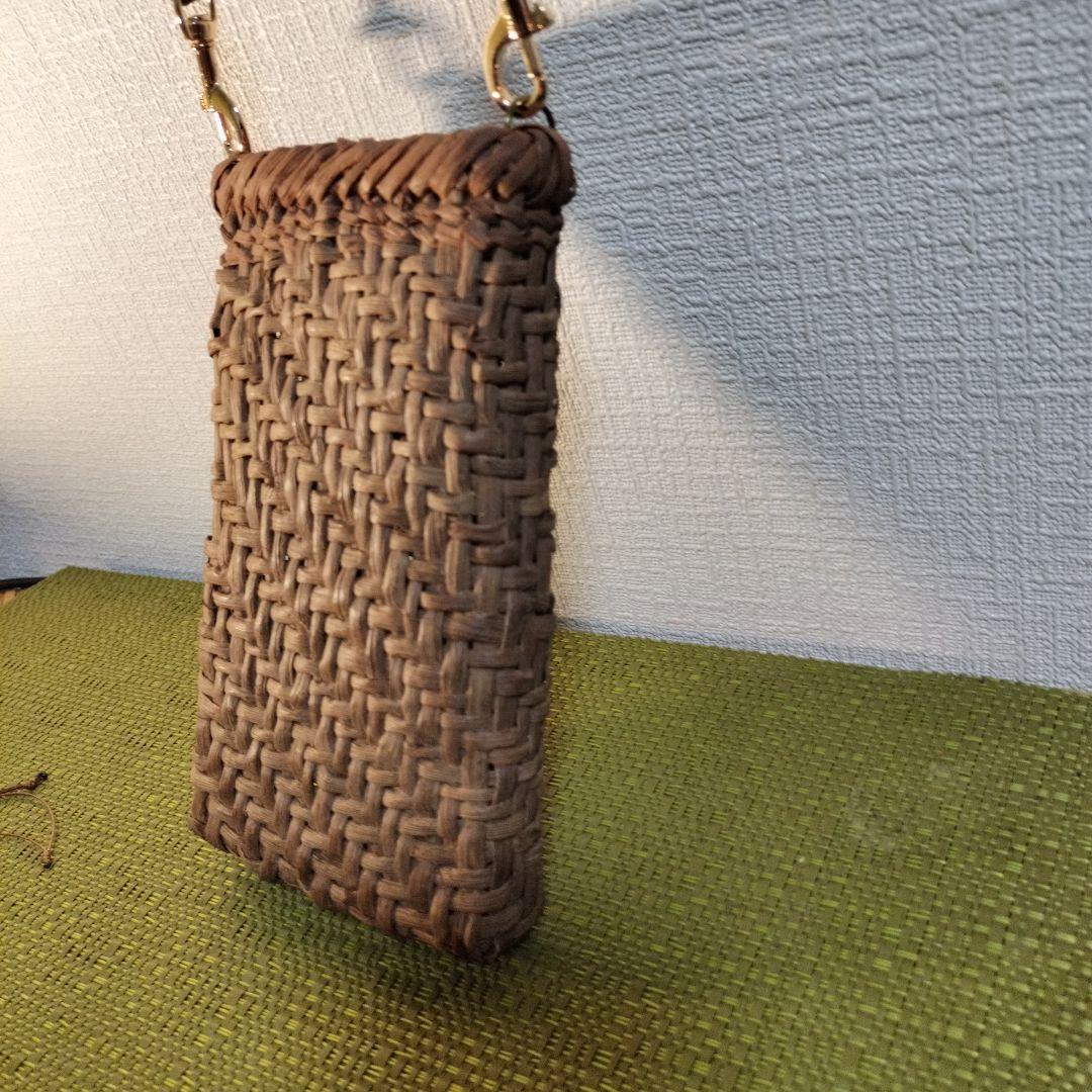 山葡萄網代編みスマホホルダー