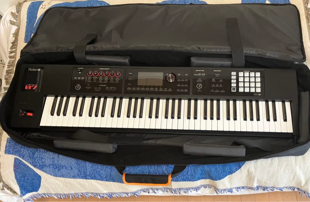 Roland FA07 シンセサイザー　FA-07 76鍵