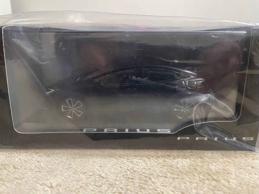 トヨタ 新型プリウス ミニカー アティチュードブラックマイカ カラーサンプル