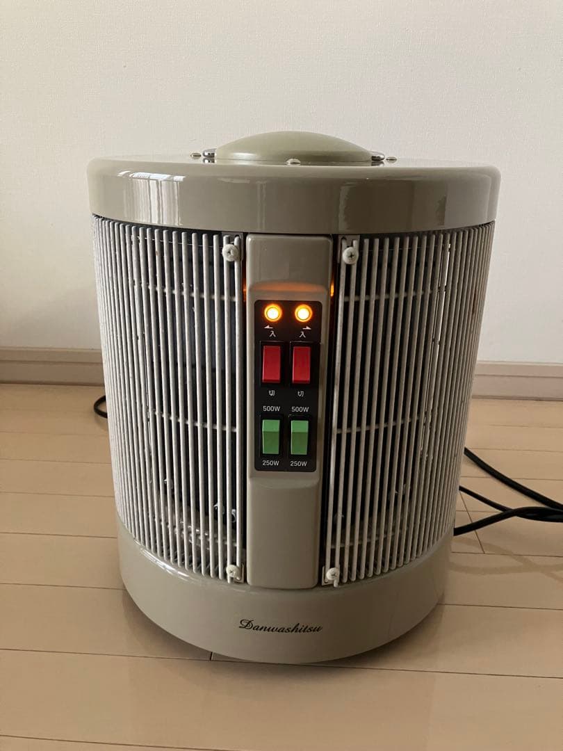 【ワラシベ長者】アールシーエス 遠赤外線輻射式パネルヒーター 談話室