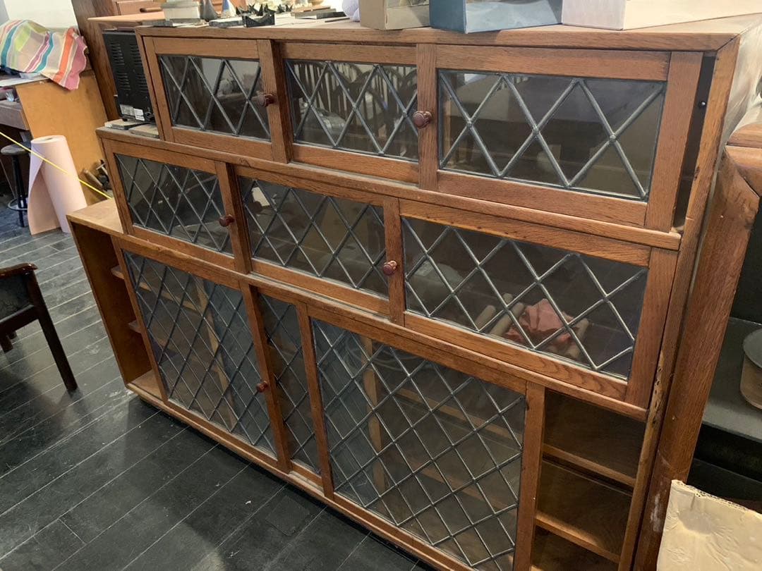 木製アンティーク収納棚　2月20日から3月10日に発送