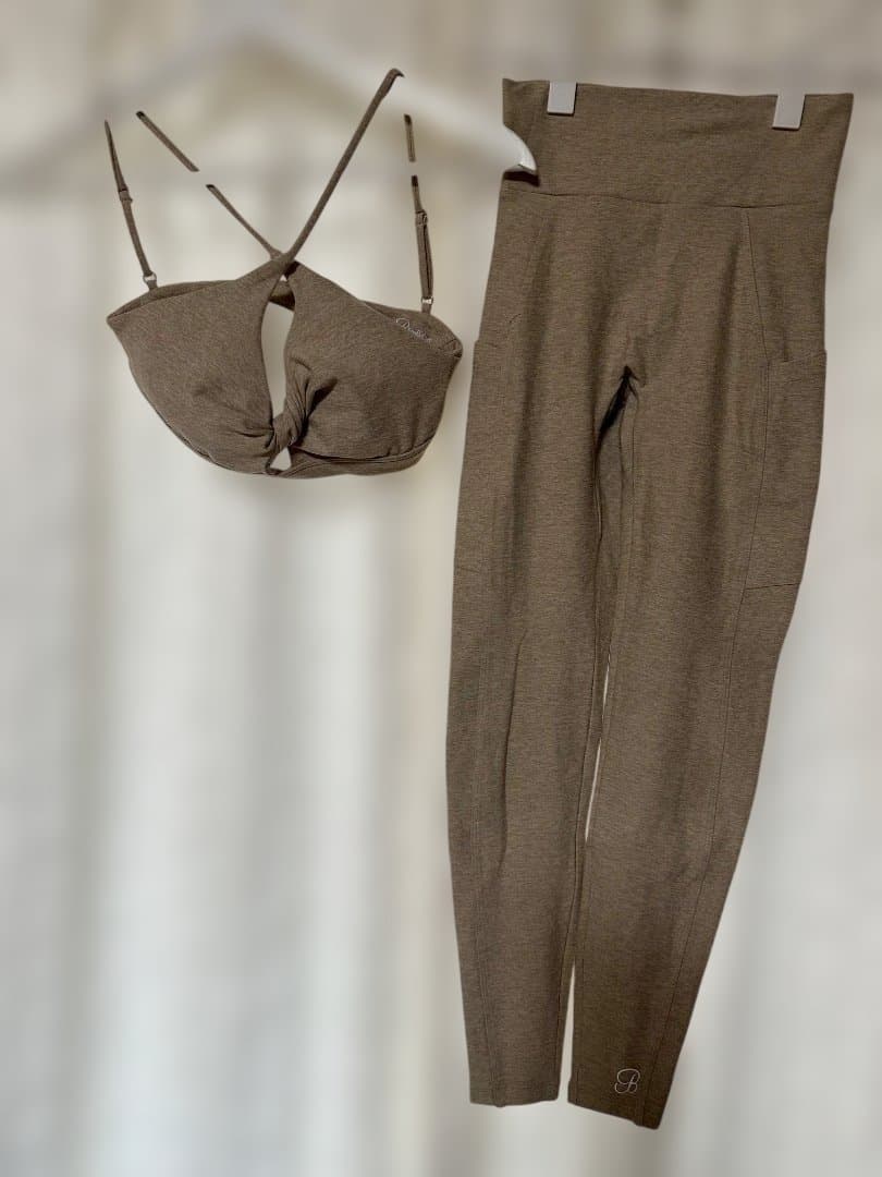 Bombshell CURVES LEGGINGSトープ上下セット