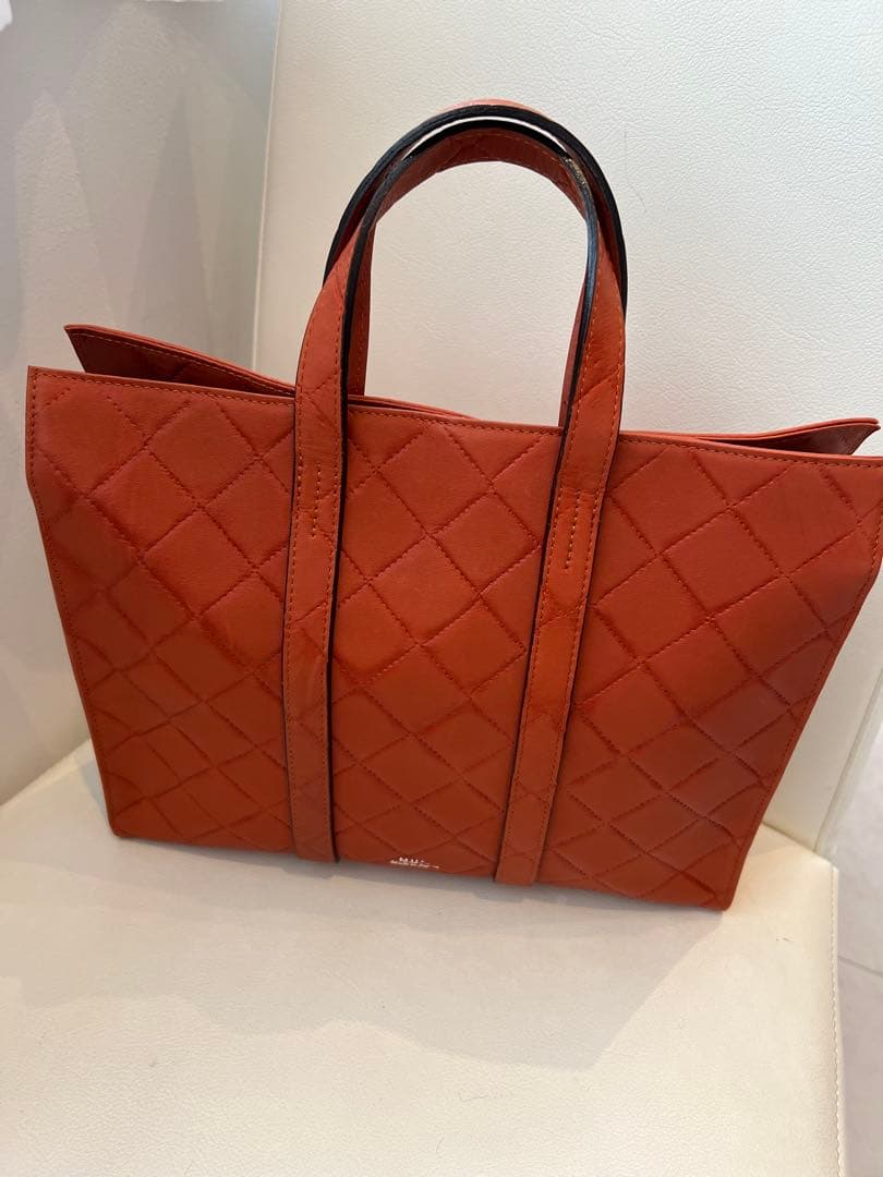 MUL 本革　限定カラーオレンジ　キルティング ハンドバッグ