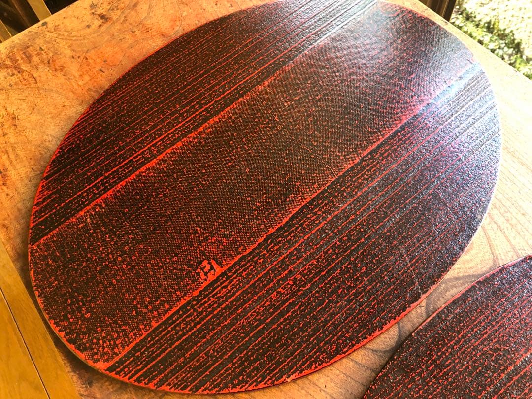 どっしり刳り貫き木地に深みある溜塗の美しいお膳3点（検越前塗敷板お盆