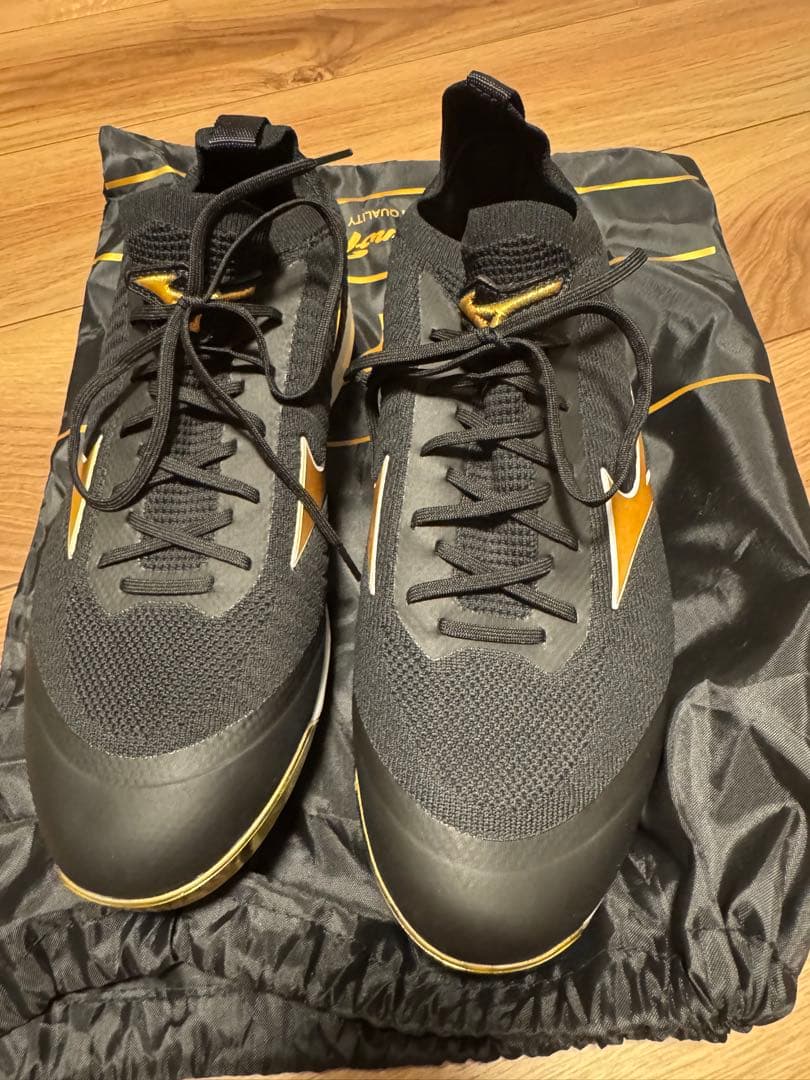 Mizuno ブラック ゴールド スパイクシューズ