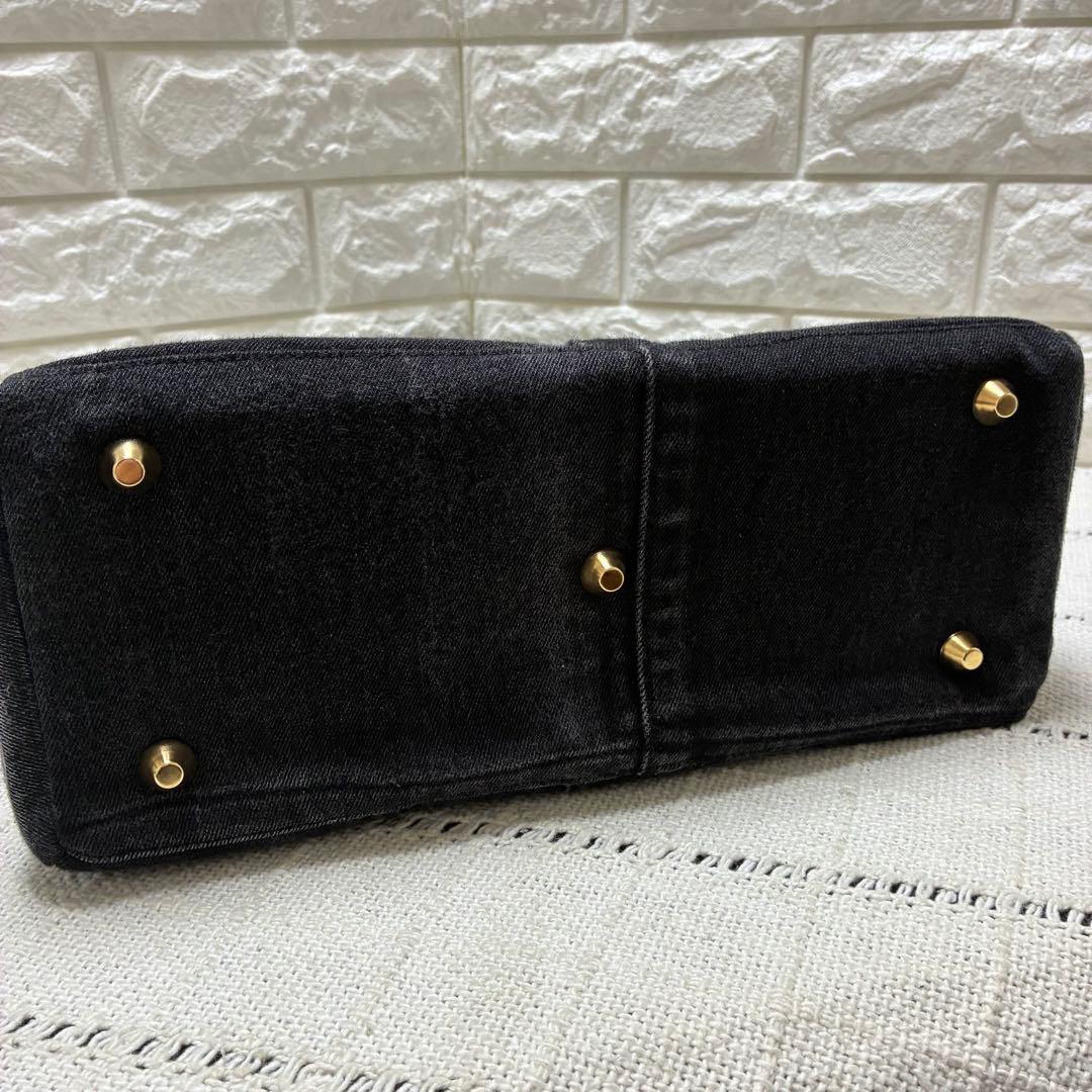 デニムリメイク フラップ付きトートバッグ　Sサイズ　 ブラックデニム　南京錠付き