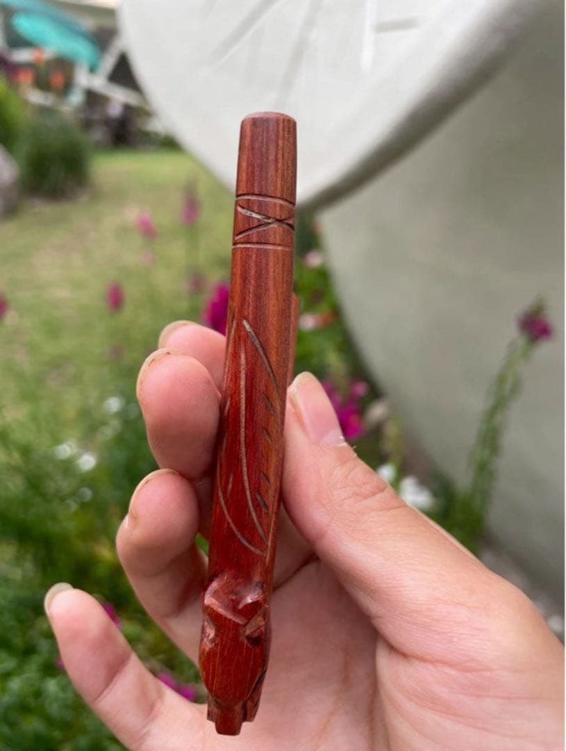 【年末セール中】生命の赤木パロサングレの聖なるピューマの手彫りクリペ