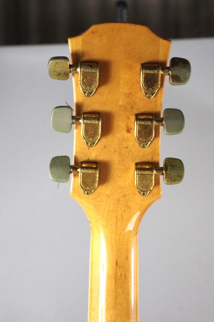 YAMAHA セミアコエレキギター
