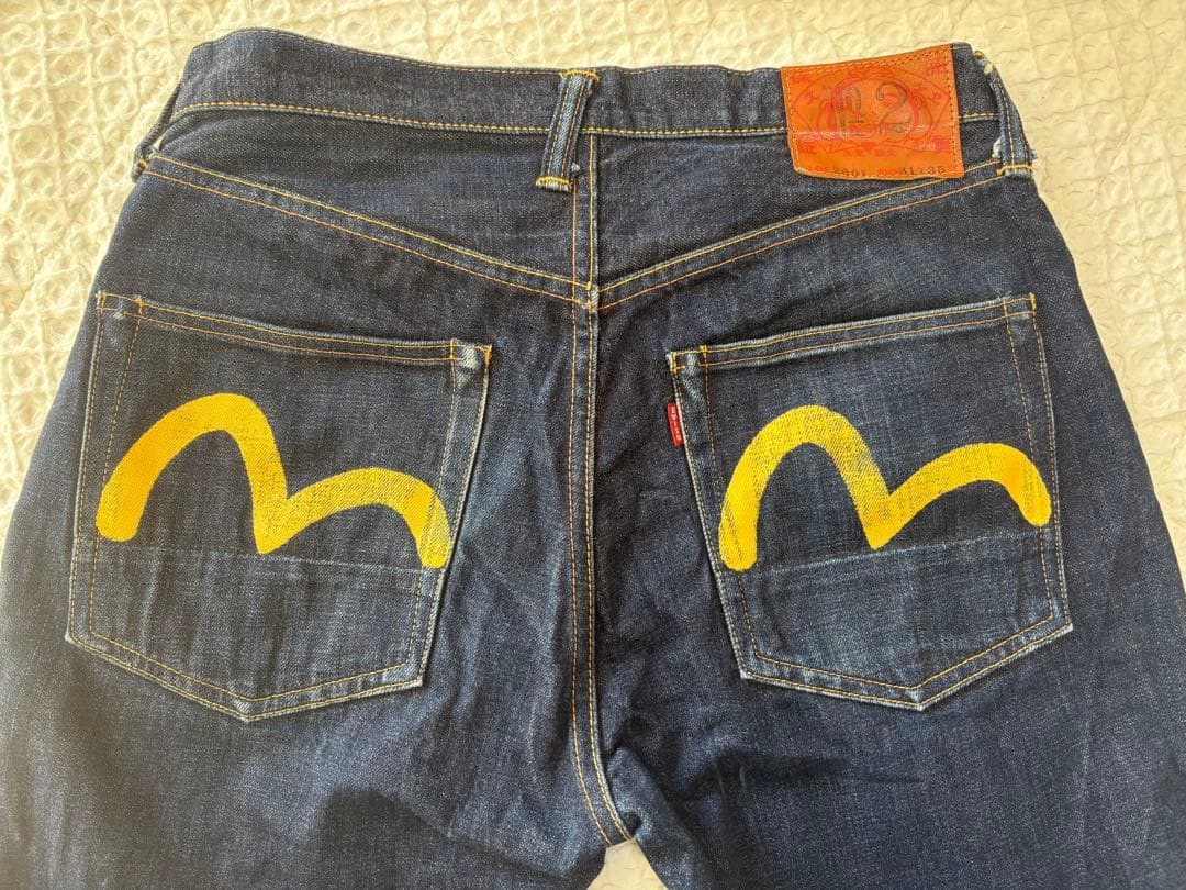 EVISUのダークブルーデニムパンツ