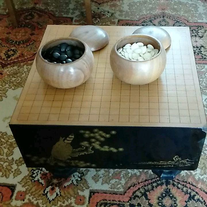 約40年前の新榧の碁盤。高級碁石碁笥付
