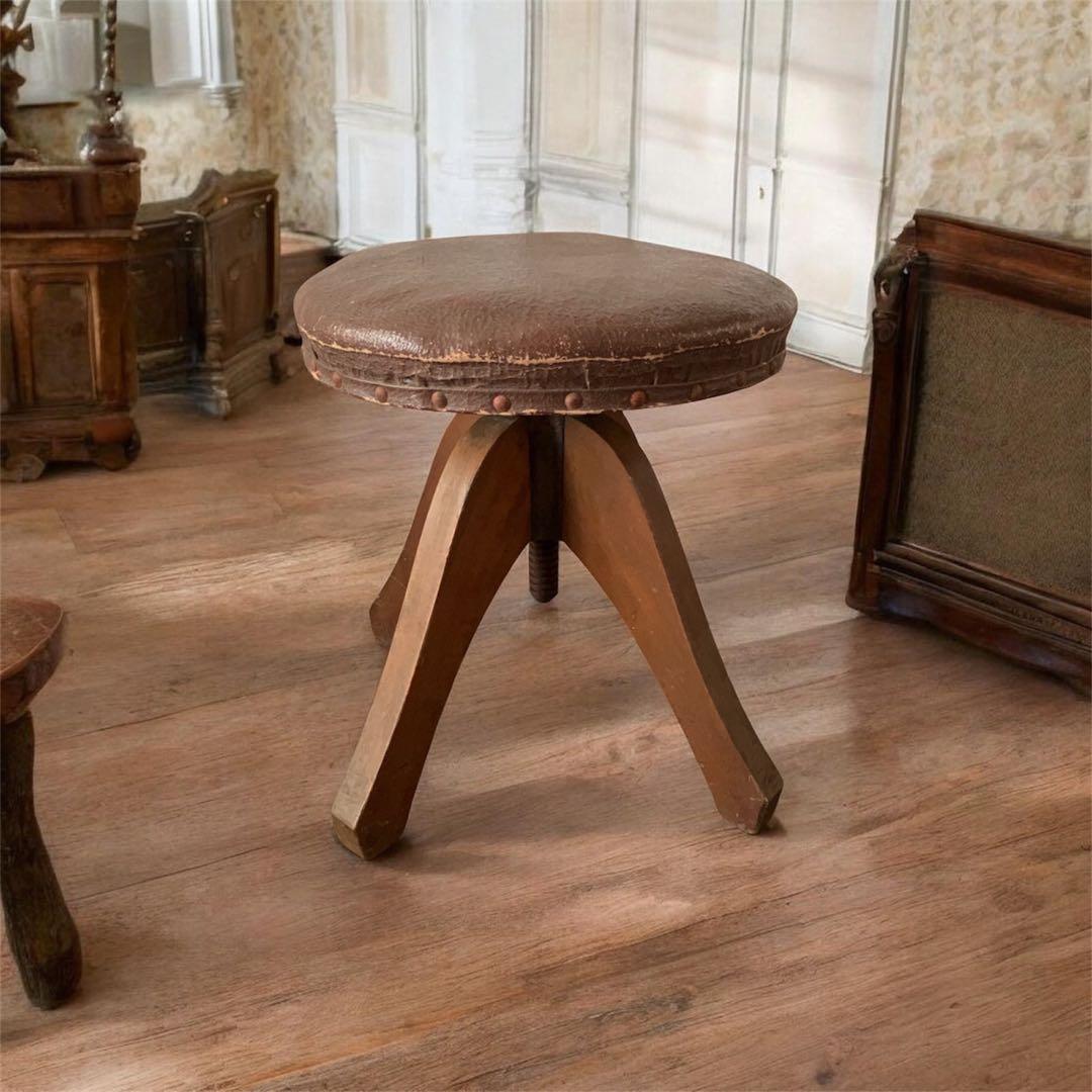 アンティーク　高さ調節可能　シャビーな回転椅子　丸椅子　どっしりとしたスツール