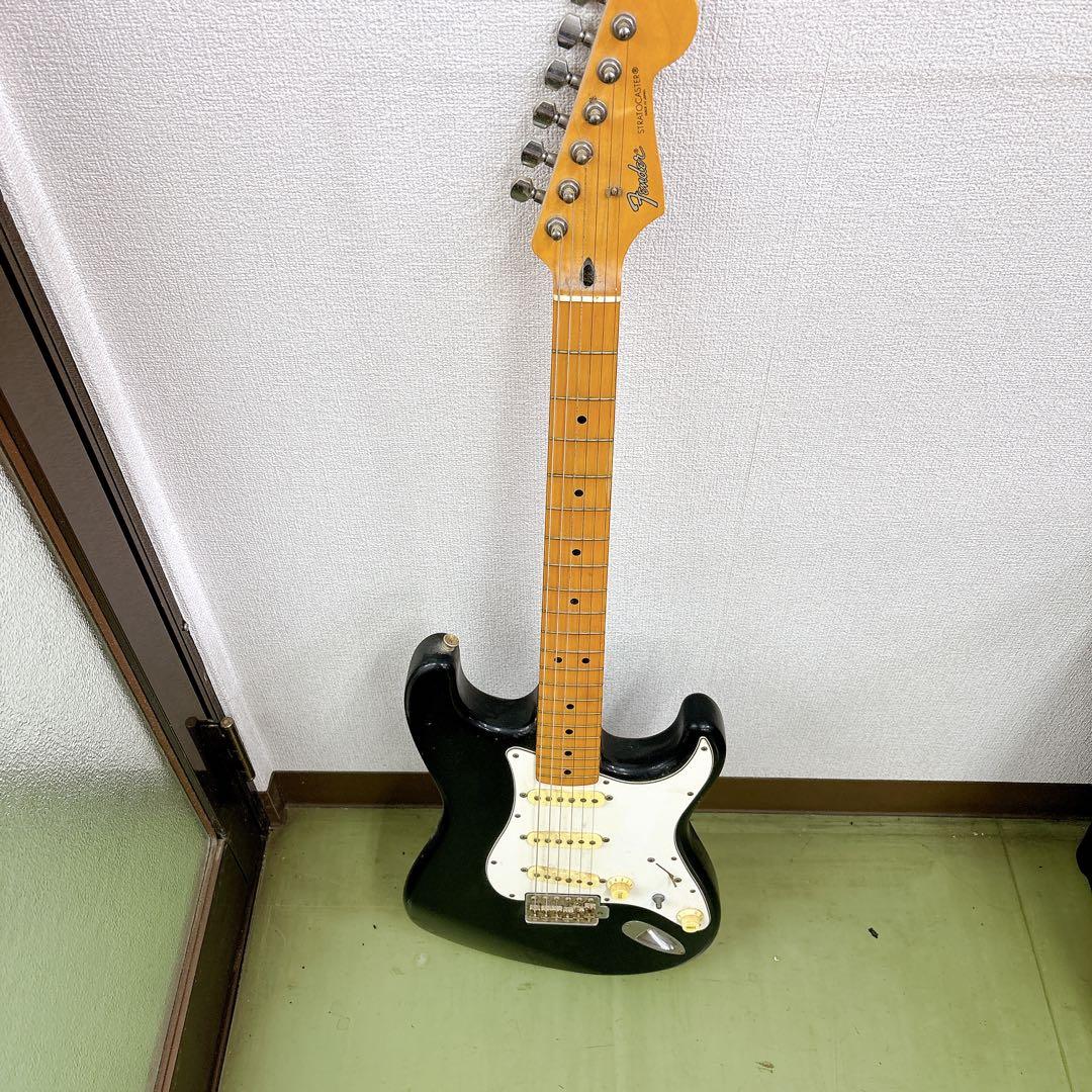 ＃Fender Stratocaster ブラック エレキギター部品欠品あり