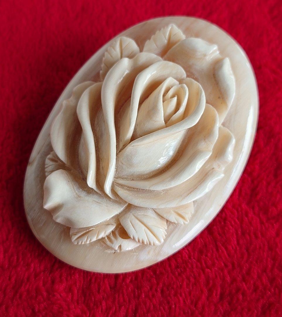 ヴィンテージブローチ 水牛 薔薇 カメオ 立体彫刻 大振り ローズモチーフ E9