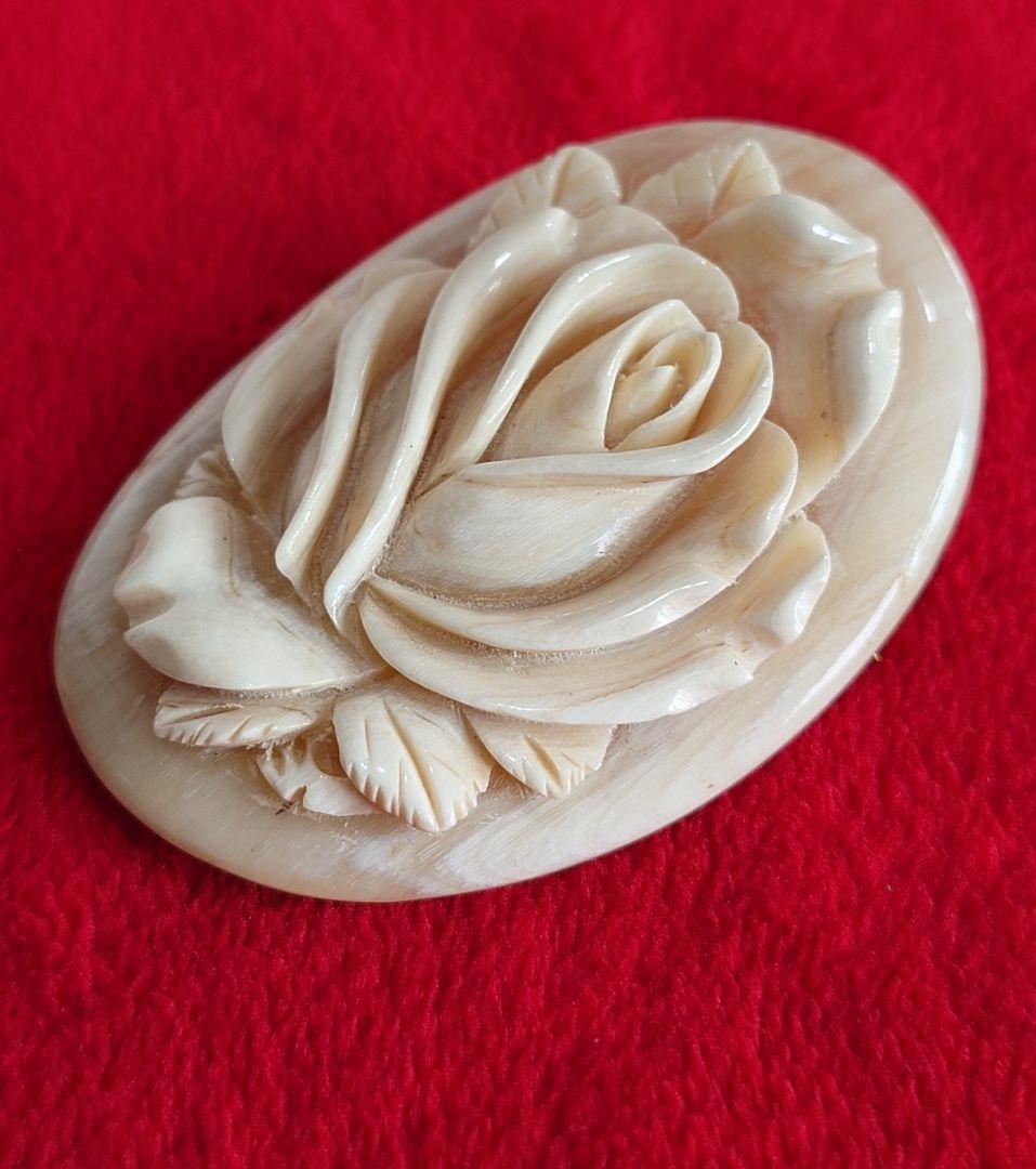ヴィンテージブローチ 水牛 薔薇 カメオ 立体彫刻 大振り ローズモチーフ E9