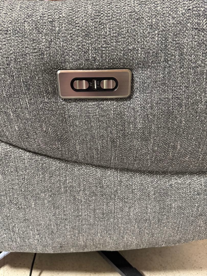 こ*じ様 [送料込] 2023年冬購入 ニトリ電動1人掛けソファ グレー ファブ