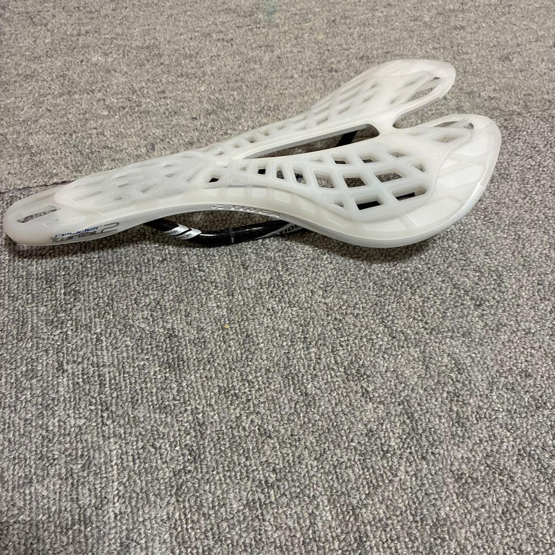 TIOGA ホワイト サドル