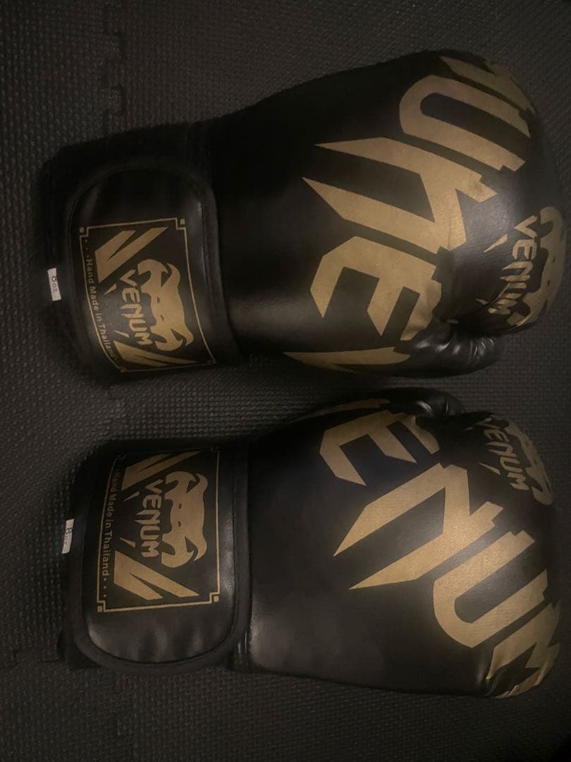 Venum ボクシンググローブ 黒/金