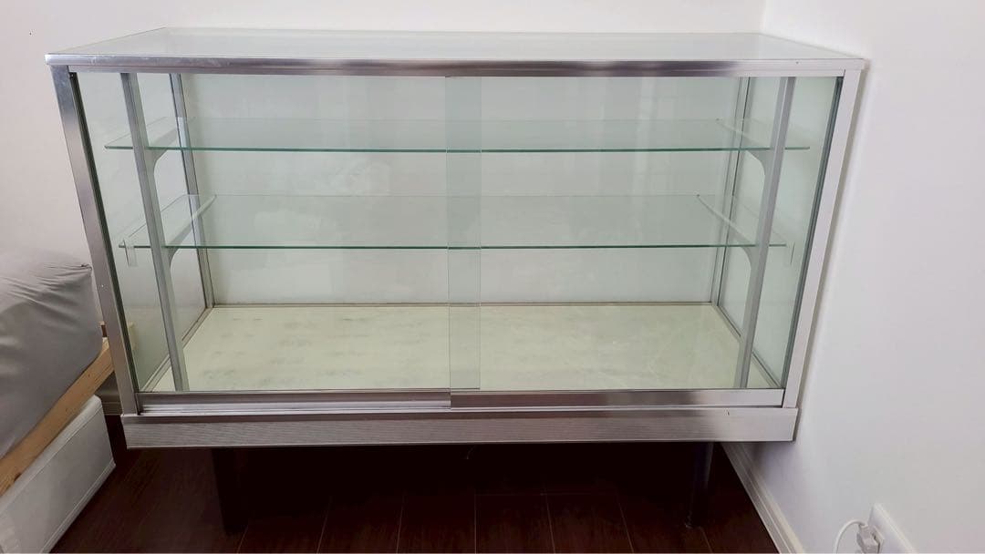 ガラスショーケース/ガラスキャビネット/照明使用不可