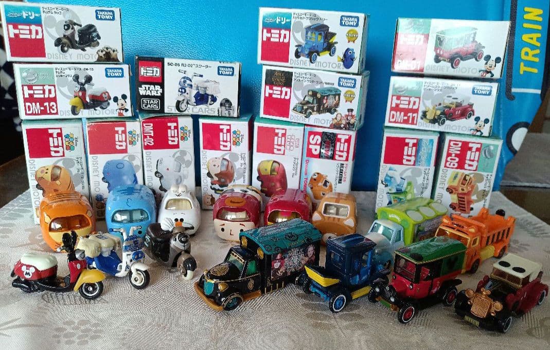 ディズニー ミニカーセット トミカ　まとめ売り　15台　中古　箱あり