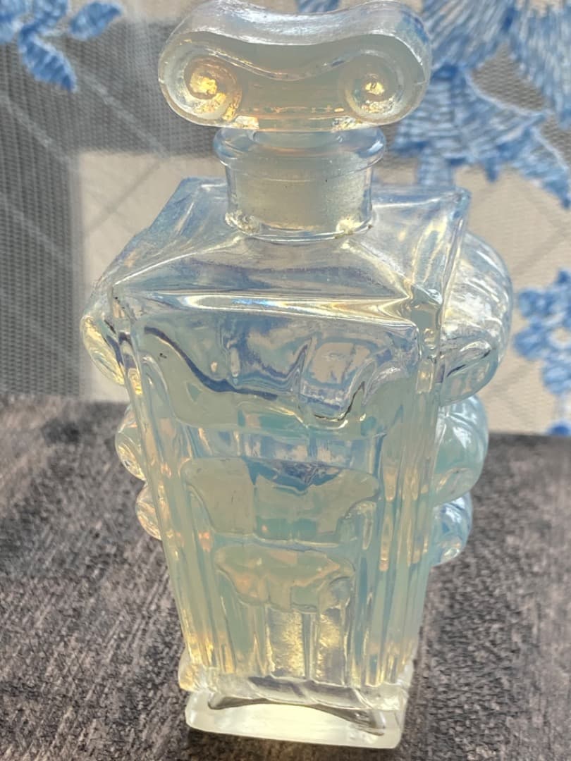 オパールセントガラス　香水瓶