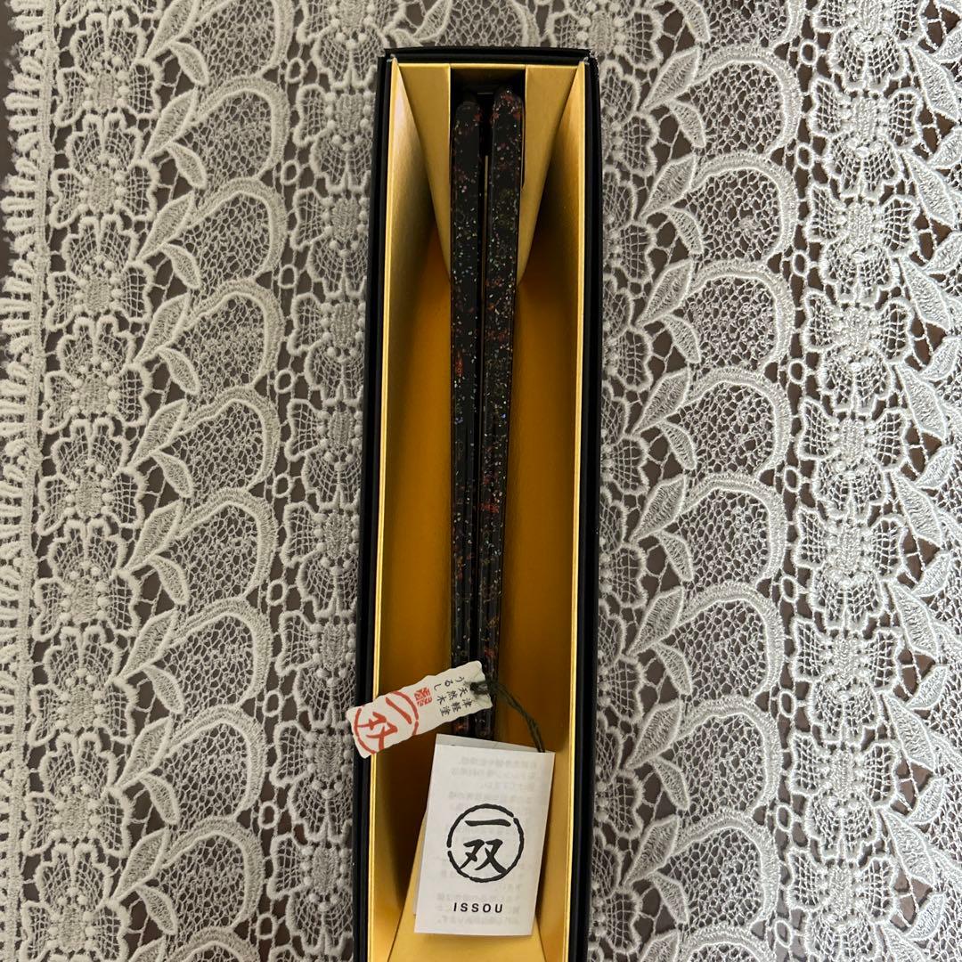 一双うるし天然木　津軽塗り夫婦ばし　箸置きのおまけ付き