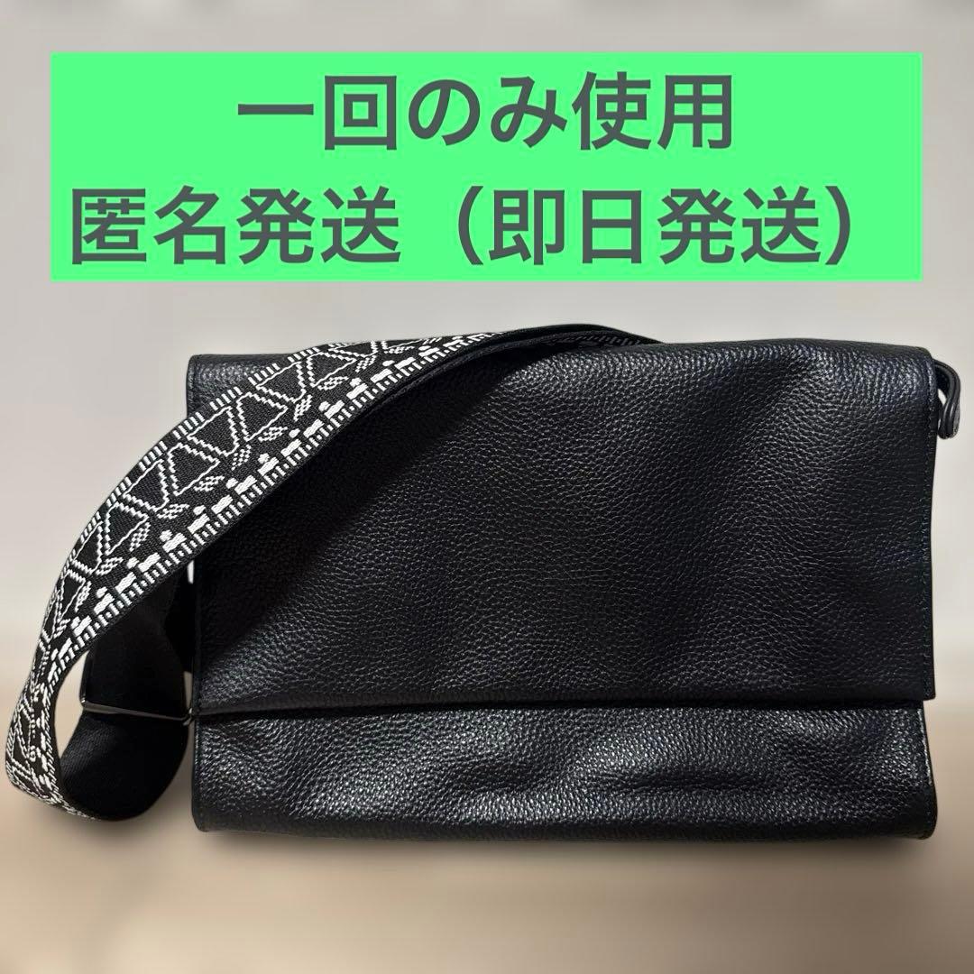 イアパピヨネ 幾何学柄　ワイドテープショルダーバッグ ボディバッグ 本革