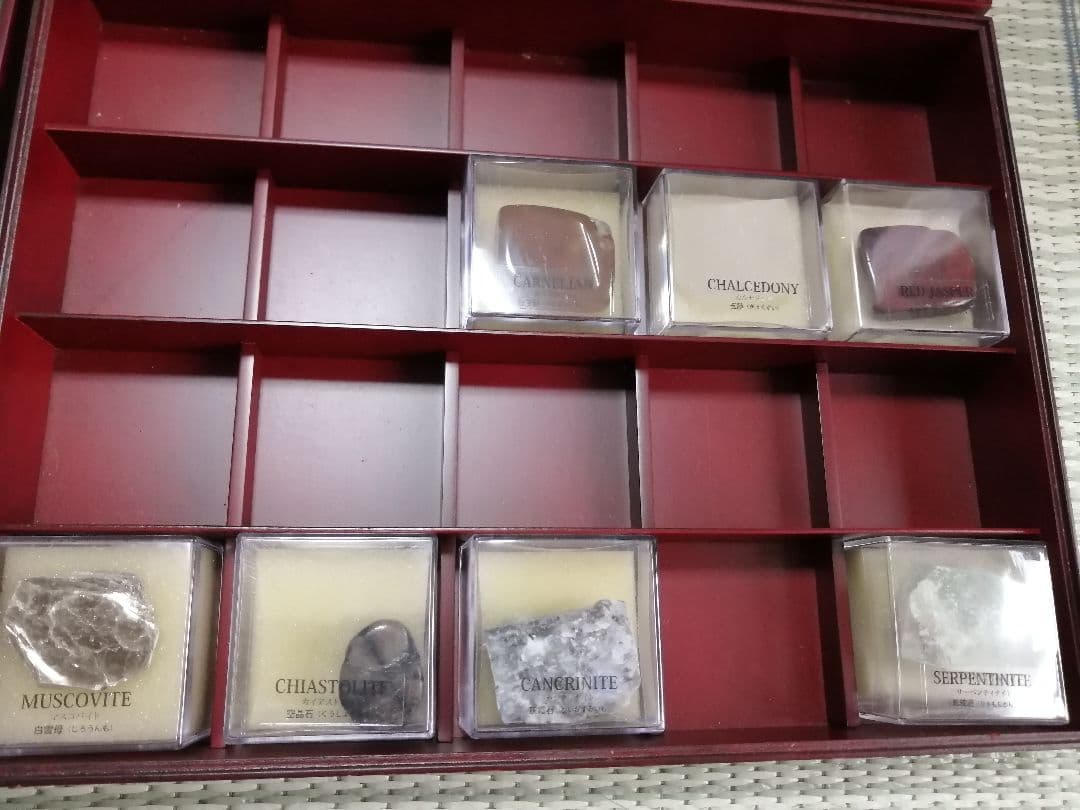 鉱物コレクション　67種　冊子類有り