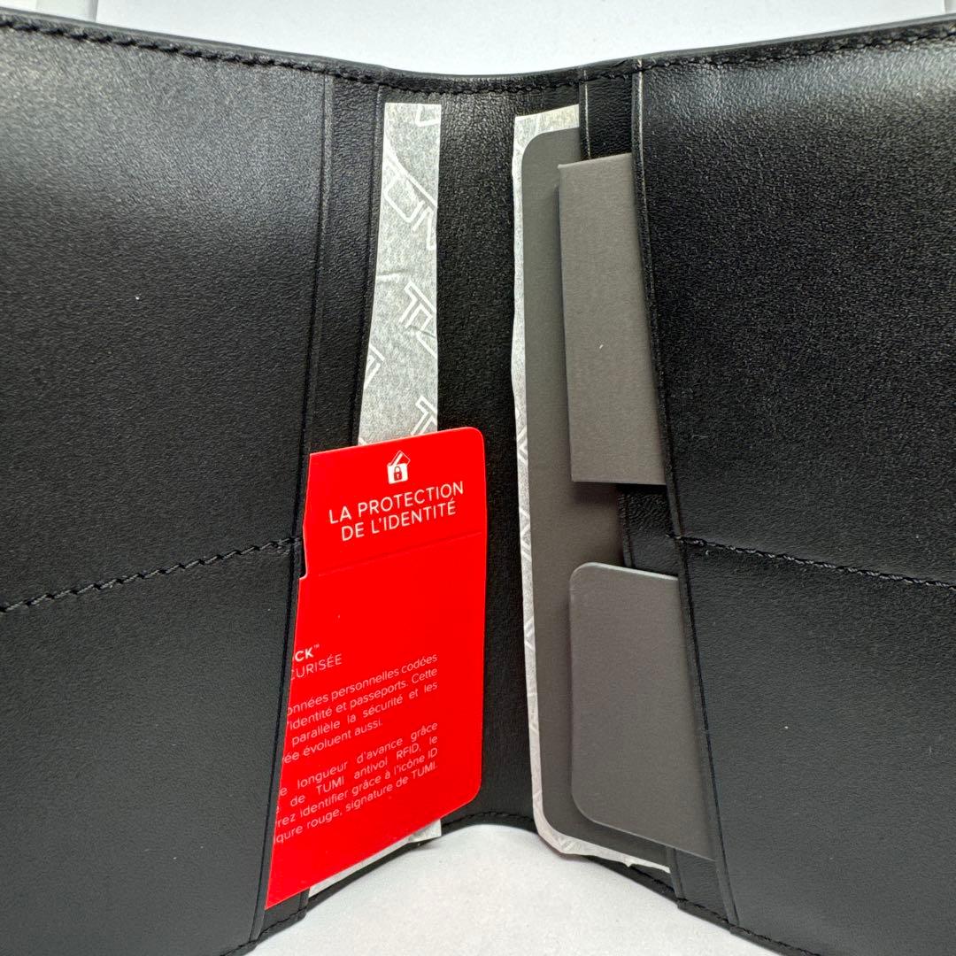 新品未使用　TUMIトゥミ　パスポートカバー　ケース　011881D