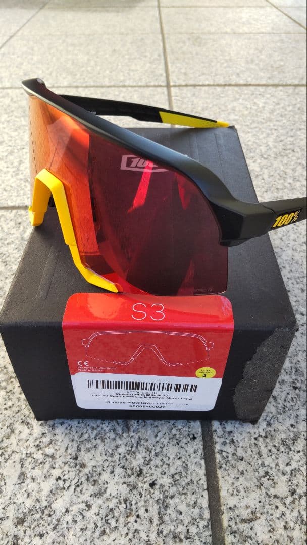 100% S3 ワンハンドレッド　サングラス 　ブラック　レッドミラーレンズ