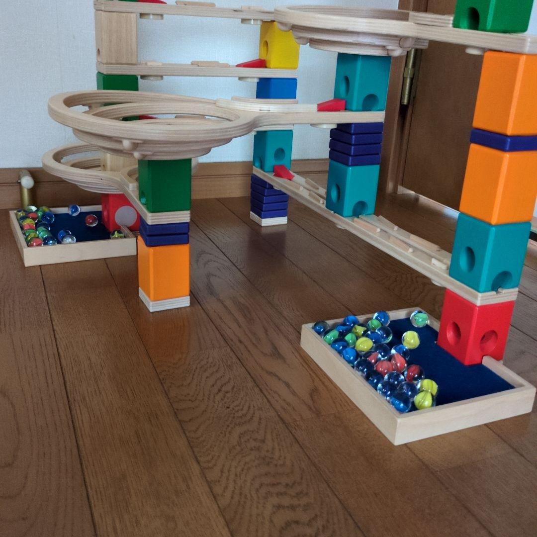 クアドリラ ツイスト&レールセット ボールキャッチャー2個付き