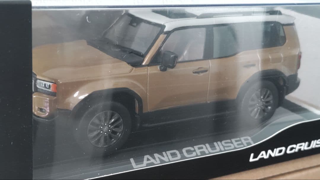 トヨタ ランクル250 ミニカー ZX サンド×ライトグレー 内装ブラウン