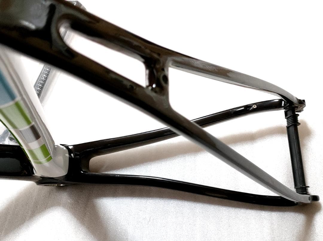 美品 超軽量 カーボンフレームセット ロードバイク 自転車 Lサイズ