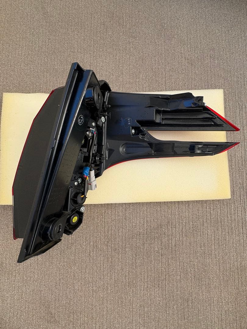 30アルファード前期　純正テールランプ ＋リアガーニッシュ　セット