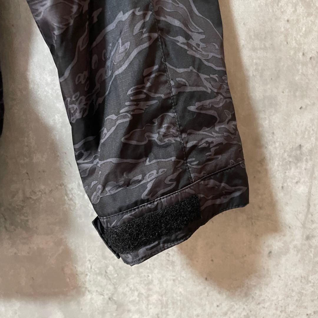 Burtonバートンスキーウェアスノーボードジャケットパーカー黒ブラック迷彩希少