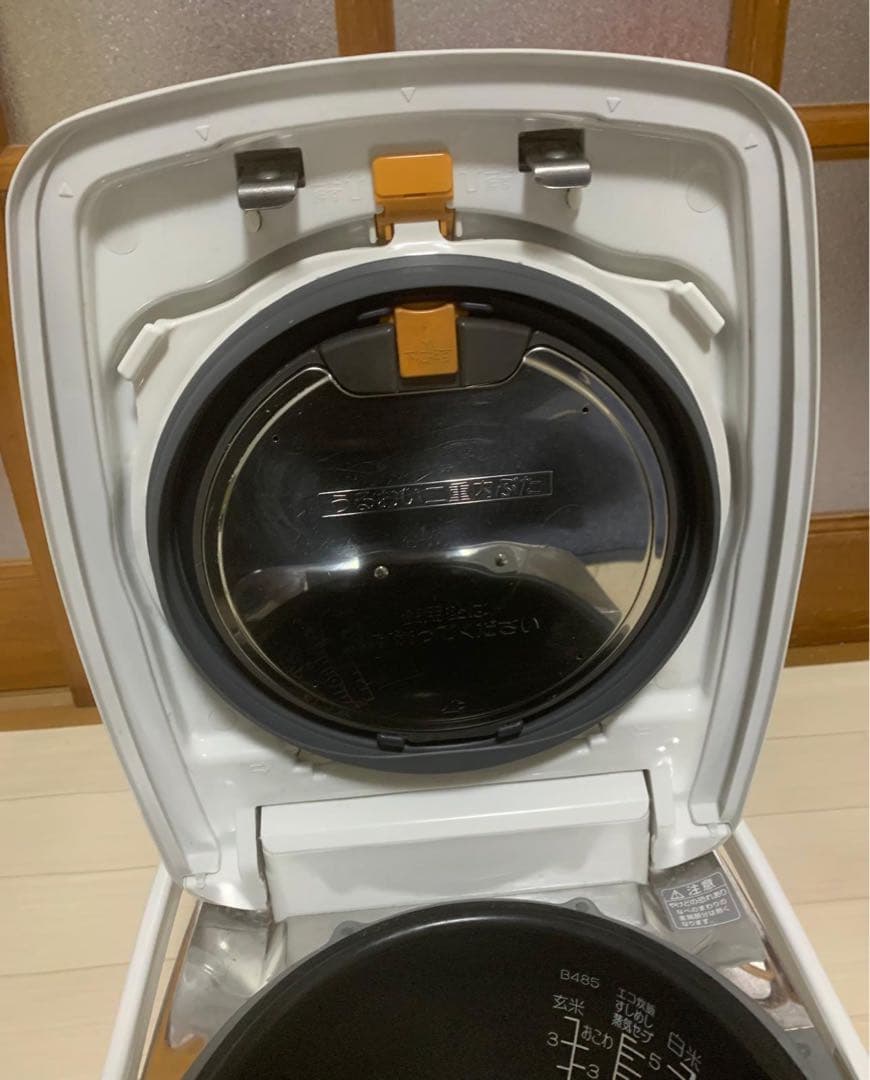 ZOJIRUSHI 象印 圧力IH炊飯器 NW-AT10（中古・良好な状態）