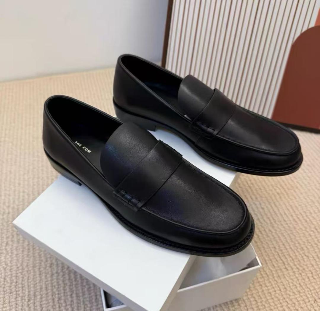 THE ROW 黒いレザー ローファー スリッポン