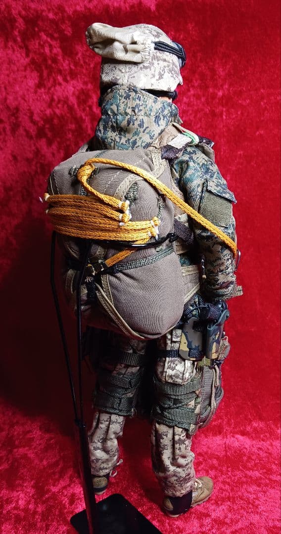 1/6 USMC パラシュター女性兵士(HotToysホットトイズ)