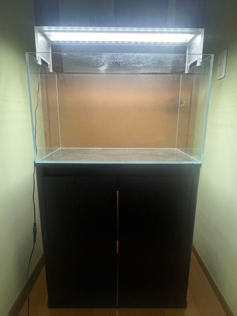 ※この商品は引き取り限定になります。 水槽、水槽台、LED照明付き、3点セット