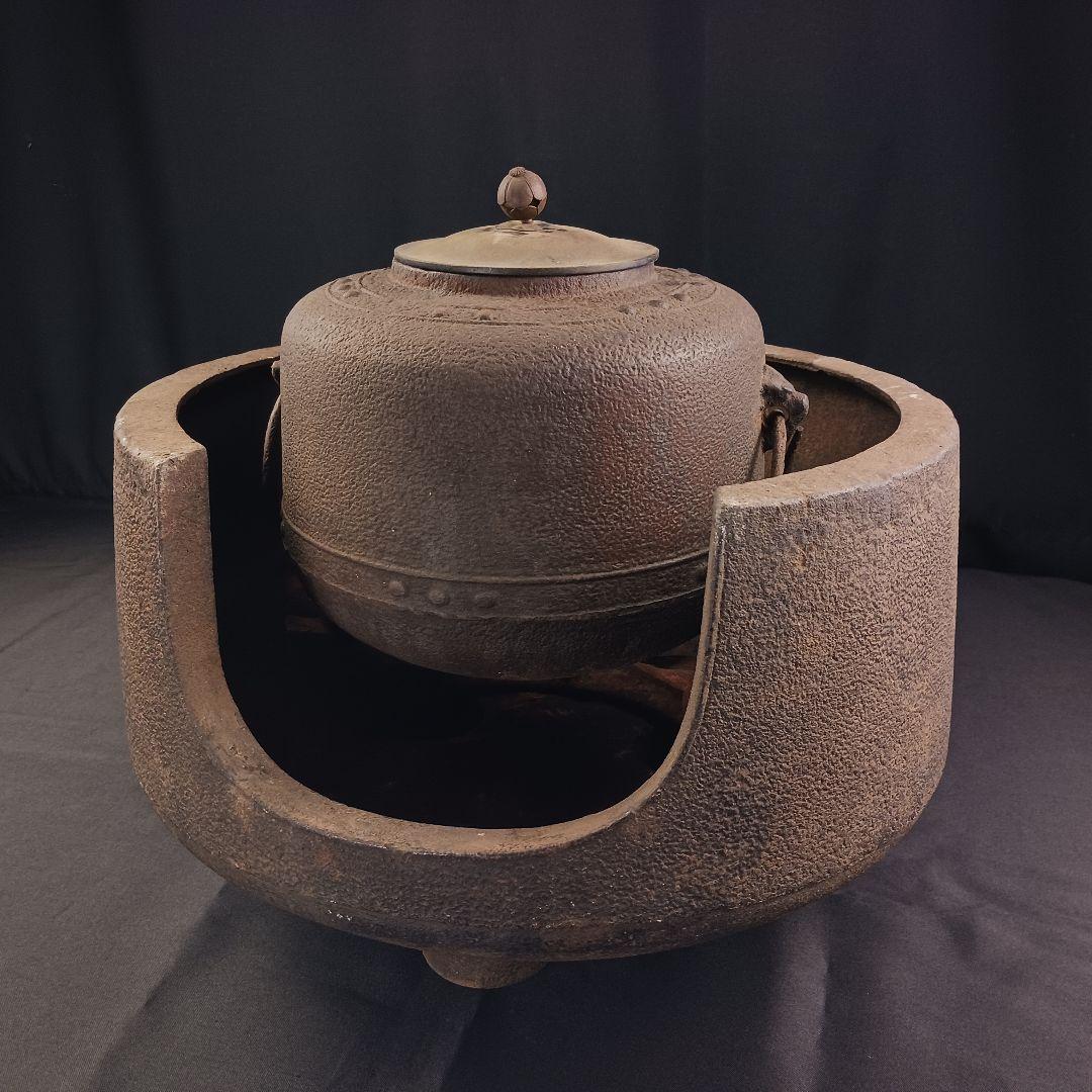 Y3122-5 茶道具 鉄製 風炉釜 五徳付き セット