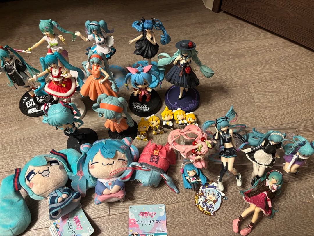 初音ミク　フィギュア　ぬいぐるみ　マスコットまとめ売り　25点