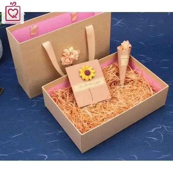 クリエイティブなデザインの手作り誕生日プレゼント用クラフト紙ボックス017