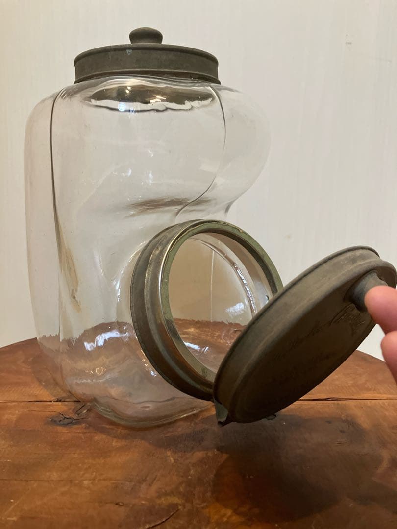 ◆◆専用◆◆ 古い時代の真鍮開閉蓋付きの煙草陳列用ガラス瓶