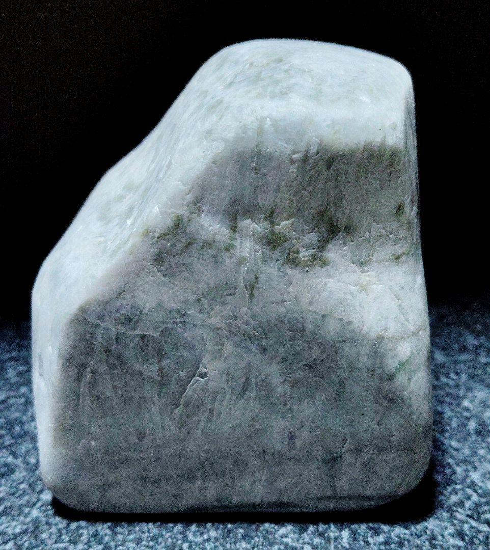 ★翡翠原石★稀少！下仁田硬玉翡翠【転石・切り出し〜磨き483ｇ】