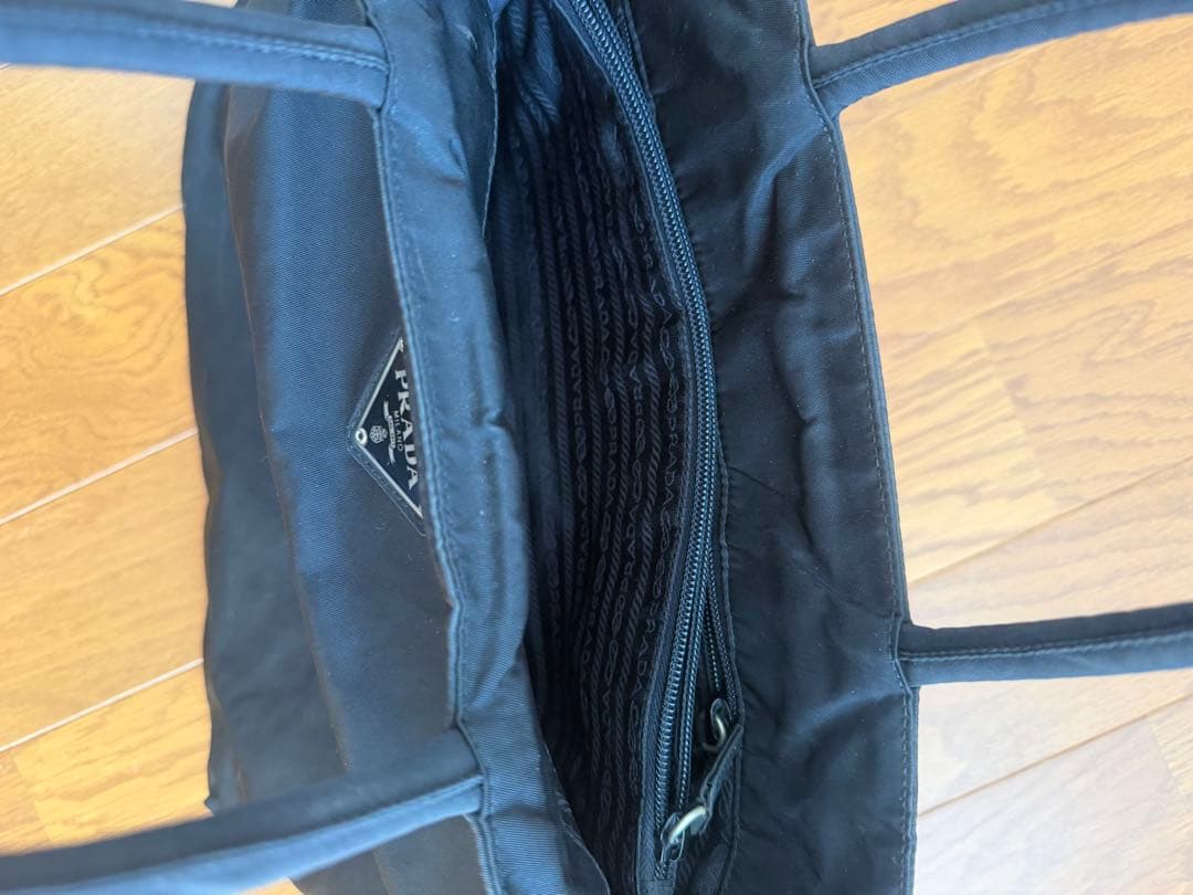 値下げしますね。PRADA 黒 ナイロン トートバッグ