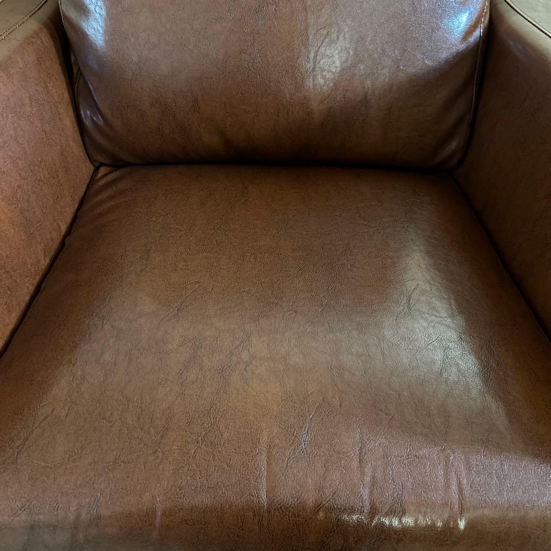 レザー風素材の高級感のある　一人掛けソファー
