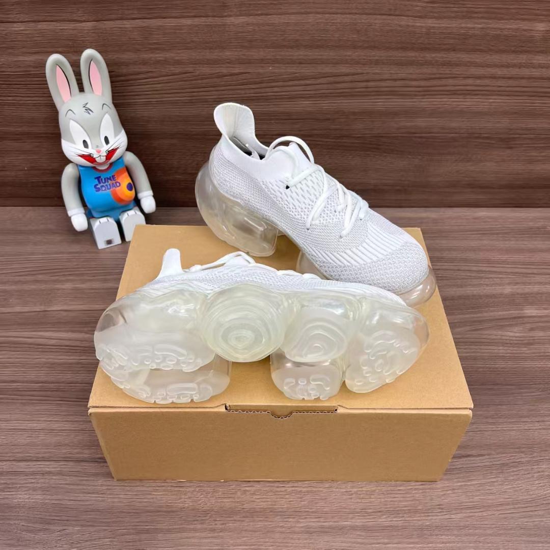 grounds MOOPIE 白の厚底スニーカー 23cm