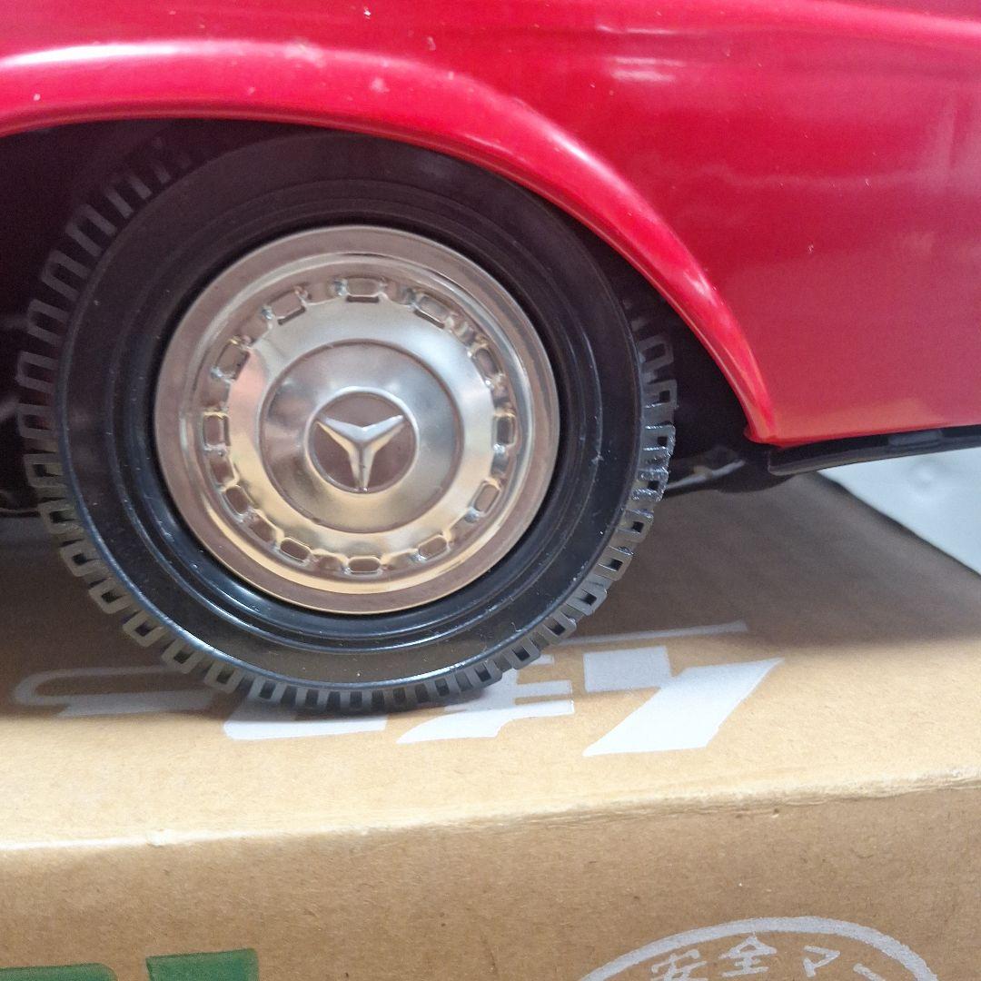 Mercedes-Benz 300SE レッド ミニカー 1/18
