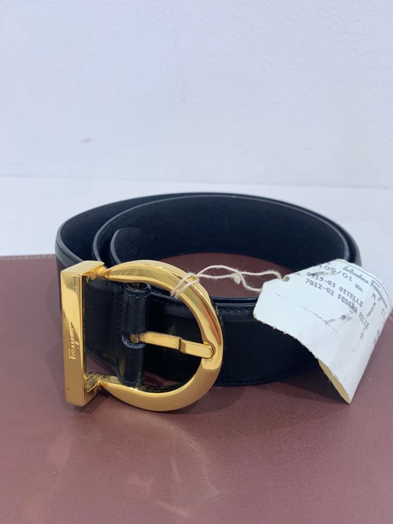 静*子様 Salvatore Ferragamo フェラガモ ベルト 黒 ゴール