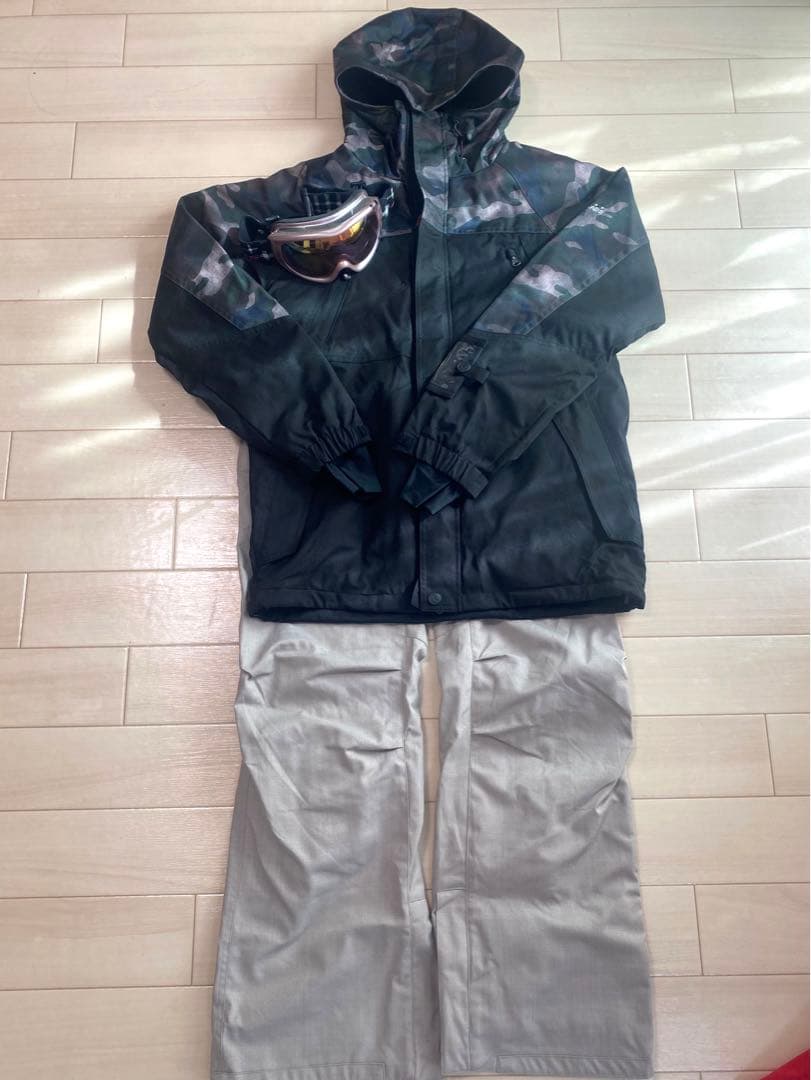 カモフラ柄　迷彩　スノーボードウェア スノボウェア　ゴーグル付き　Mサイズ　9号