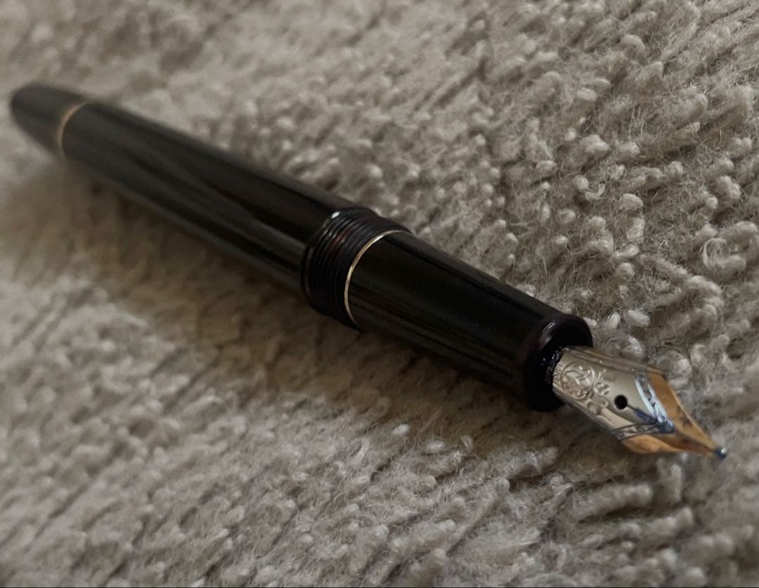モンブラン(MONTBLANC)万年筆 マイスターシュテュック